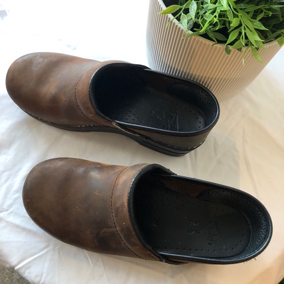 💥SEND OFFERS…Dansko Clogs💥 - Picture 3 of 10